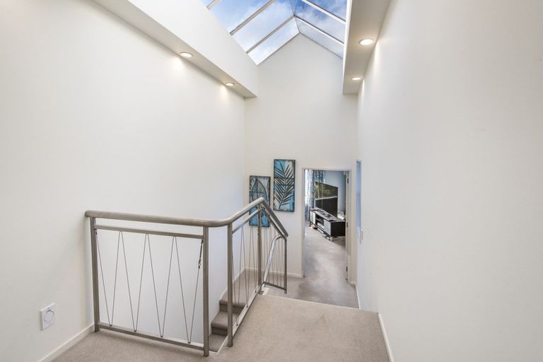 Photo of property in 2/35 Beresford Street, Bayswater, Auckland, 0622