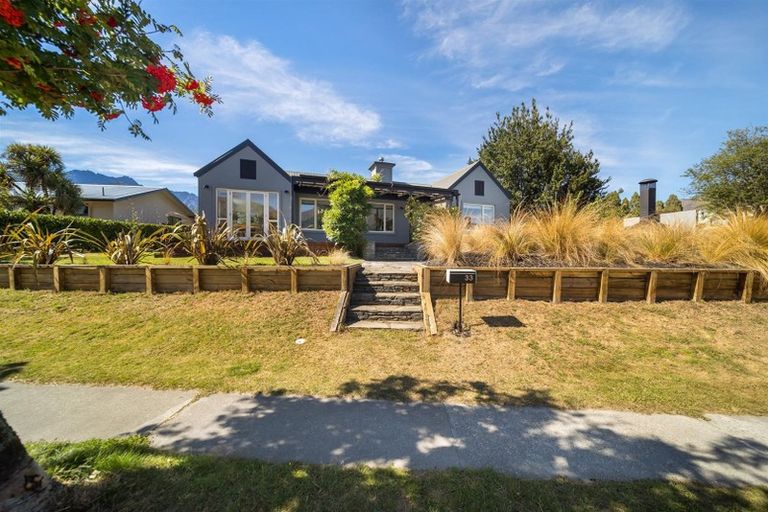 Photo of property in 33 Oregon Drive, Kelvin Heights, Queenstown, 9300