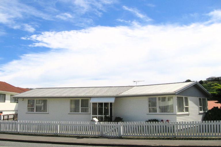 Photo of property in 2 Witham Street, Island Bay, Wellington, 6023