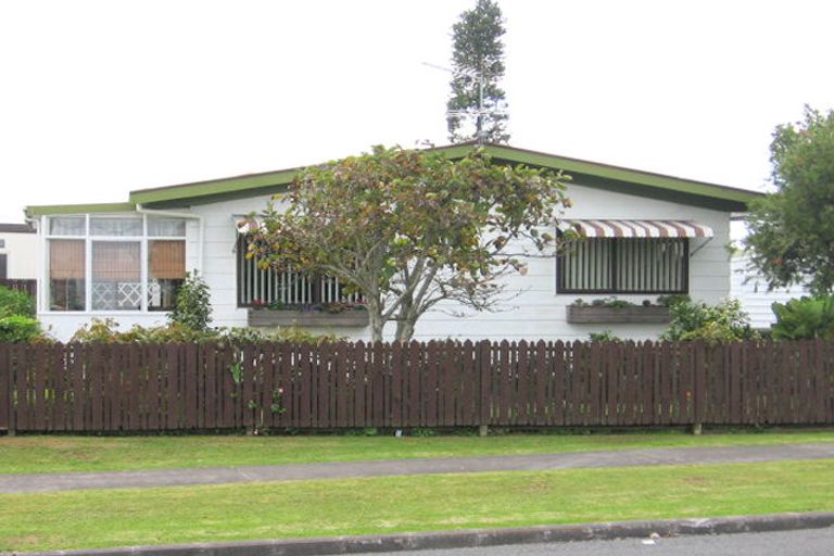 Photo of property in 2 Rogers Road, Manurewa, Auckland, 2102