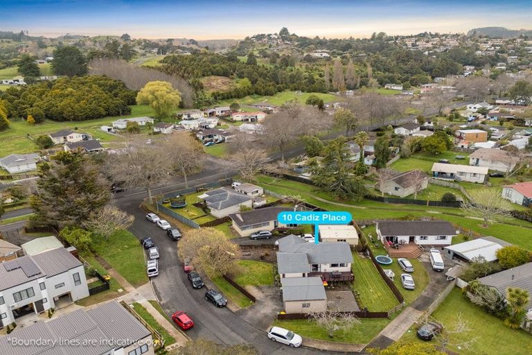 Photo of property in 10 Cadiz Place, Red Hill, Papakura, 2110