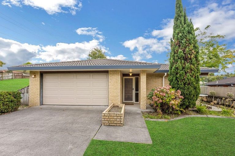 Photo of property in 8 Vanderbilt Parade, Albany, Auckland, 0632