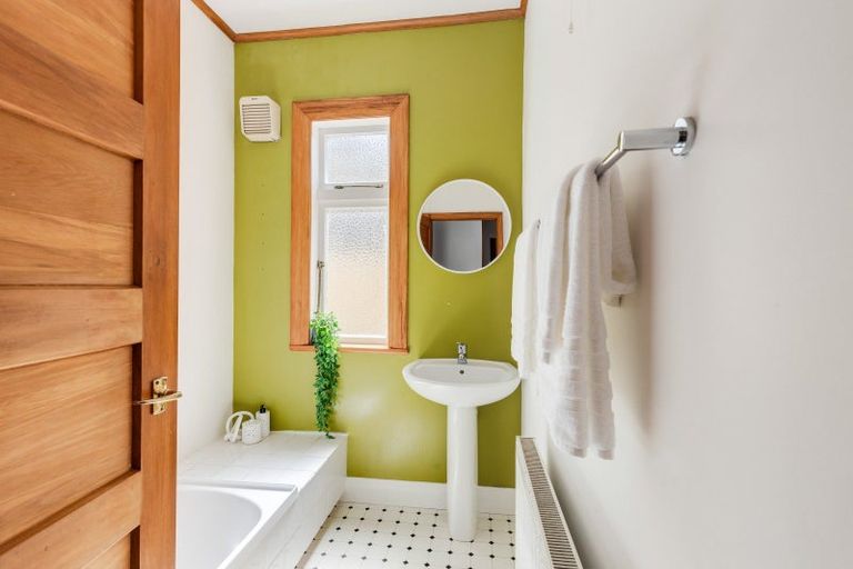 Photo of property in 25 Glen Almond Street, New Plymouth, 4310