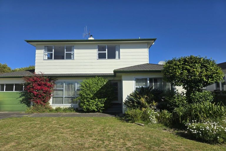 Photo of property in 10 Stirling Crescent, Hokowhitu, Palmerston North, 4410