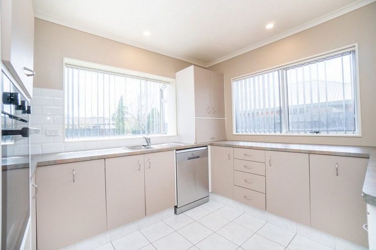 Photo of property in 31 Strachan Way, Highbury, Palmerston North, 4412