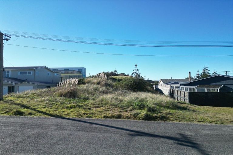 Photo of property in 37 Marine Parade South, Foxton Beach, Foxton, 4815
