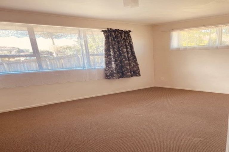Photo of property in 18 Lewisham Street, Highland Park, Auckland, 2010
