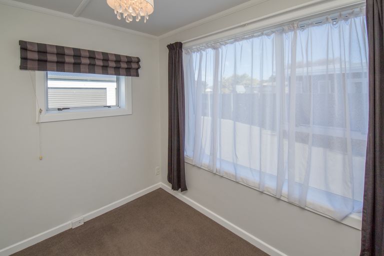 Photo of property in 306 Wainoni Road, Avondale, Christchurch, 8061
