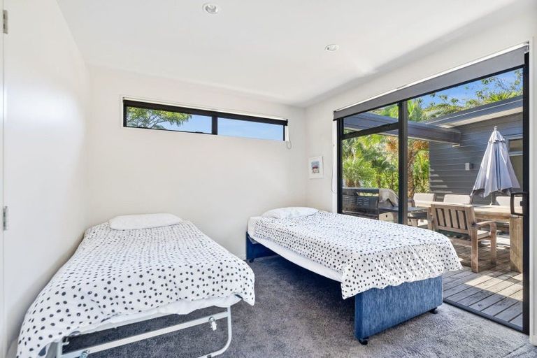 Photo of property in 1 Coral Place, Matapouri, Whangarei, 0173