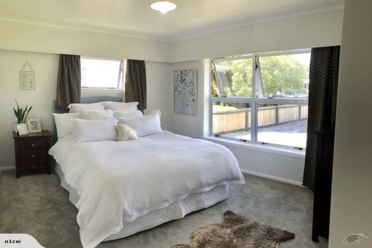 Photo of property in 15 Salas Place, Papakura, 2110