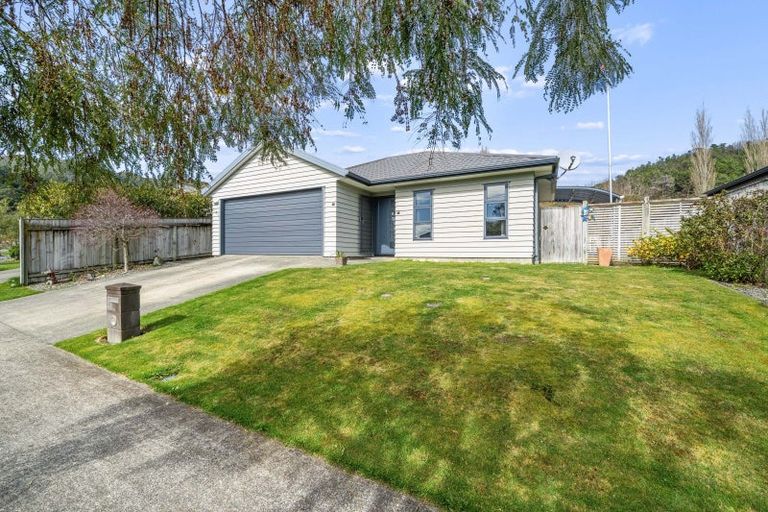 Photo of property in 5 Poppy Watts Grove, Stokes Valley, Lower Hutt, 5019