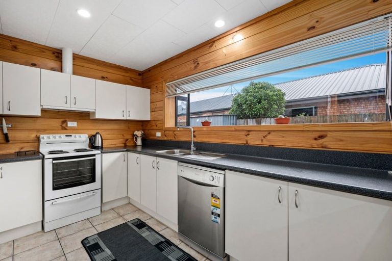 Photo of property in 10 Heaphy Place, Pukehangi, Rotorua, 3015