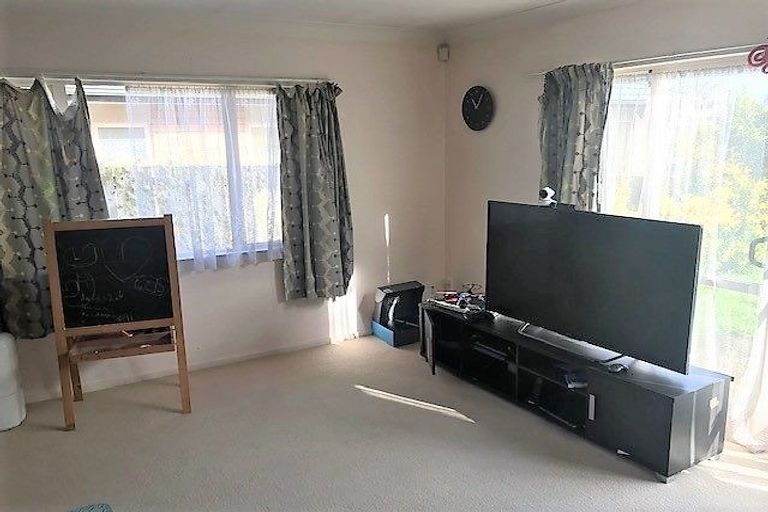 Photo of property in 99b Hutchinson Avenue, New Lynn, Auckland, 0600