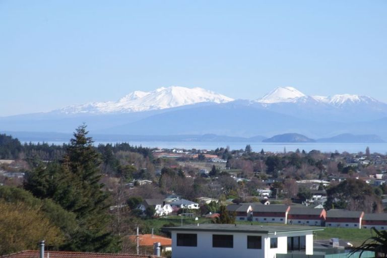 Photo of property in 2/72 Harvey Street, Waipahihi, Taupo, 3330