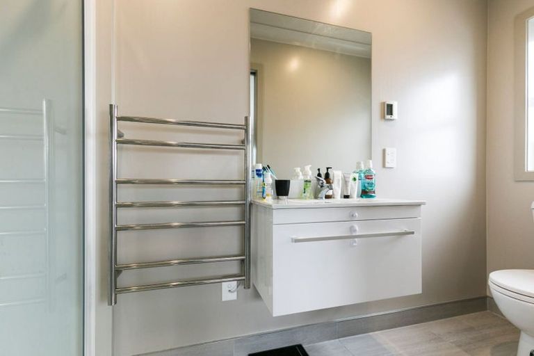 Photo of property in 10 Brindle Way, Newlands, Wellington, 6037