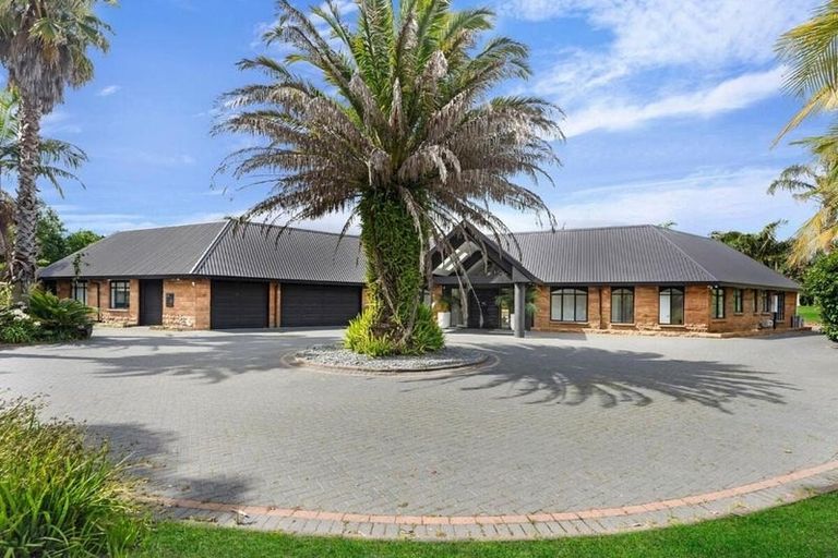 Photo of property in 92a Ranfurly Road, Alfriston, Auckland, 2105
