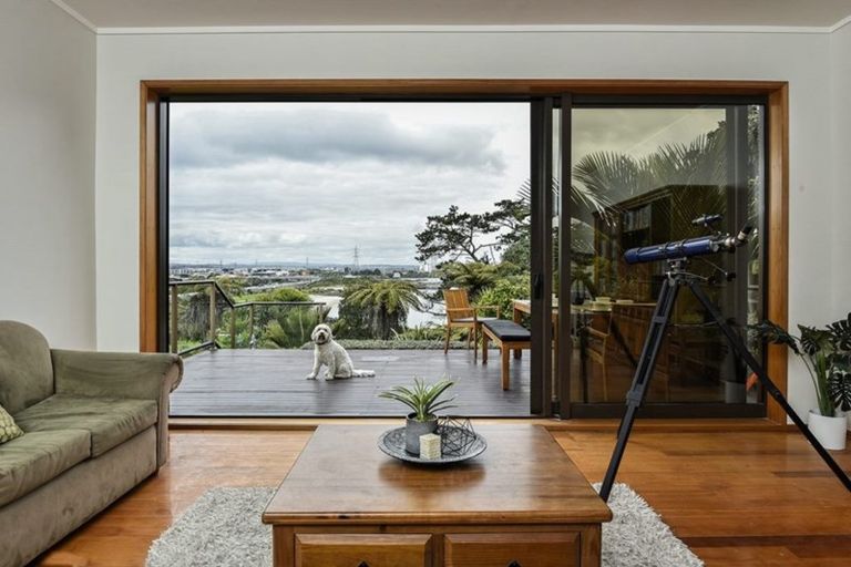 Photo of property in 34 Seacliffe Road, Hillsborough, Auckland, 1042