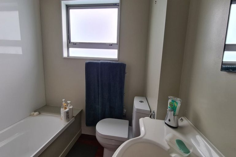 Photo of property in 3b Woodhouse Avenue, Karori, Wellington, 6012