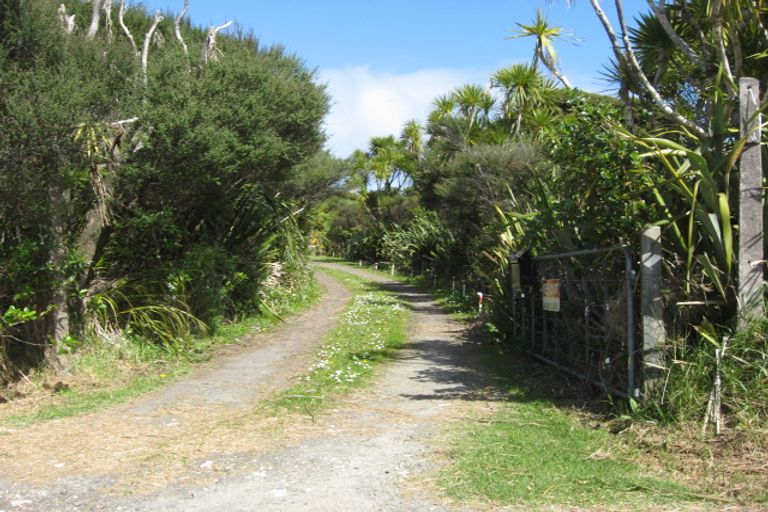 Photo of property in 20 Log Race Road, Piha, New Lynn, 0772