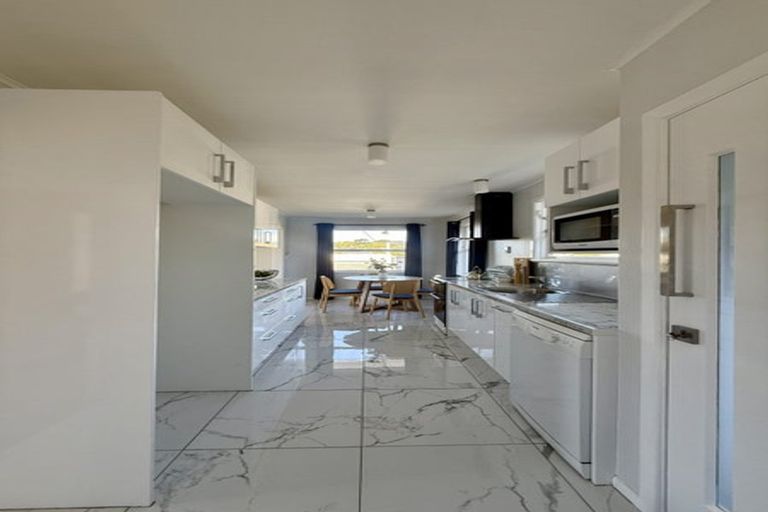 Photo of property in 18 Beazley Avenue, Paparangi, Wellington, 6037