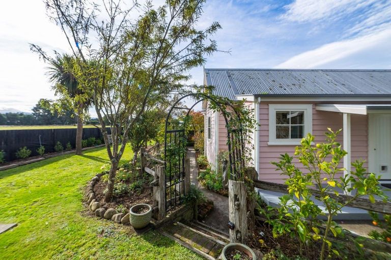Photo of property in 10 Cotter Street, Greytown, 5712