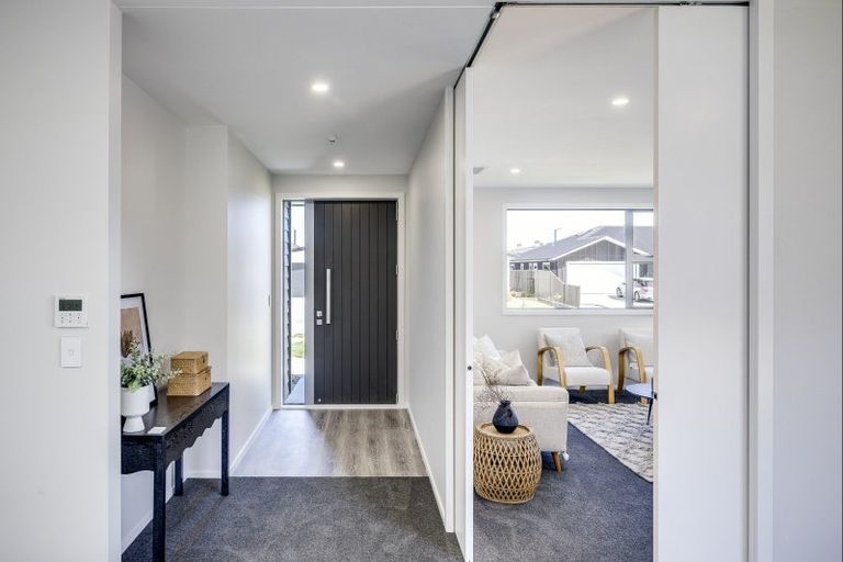 Photo of property in 18 Whangaehu Place, Te Awa, Napier, 4110