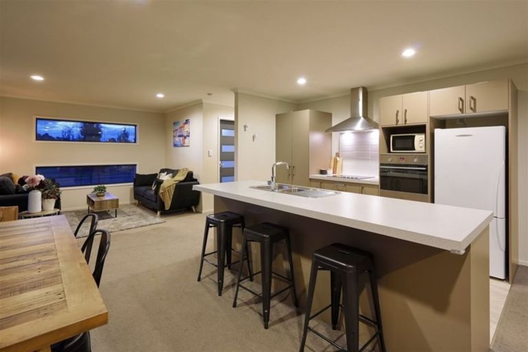 Photo of property in 52 Shillingford Boulevard, Rolleston, 7615