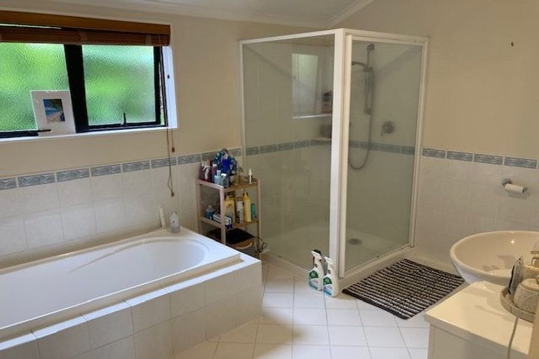 Photo of property in 3 Greenleaf Way, Northcross, Auckland, 0630