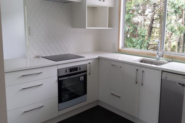 Photo of property in 27 Park Hill Road, Birkenhead, Auckland, 0626