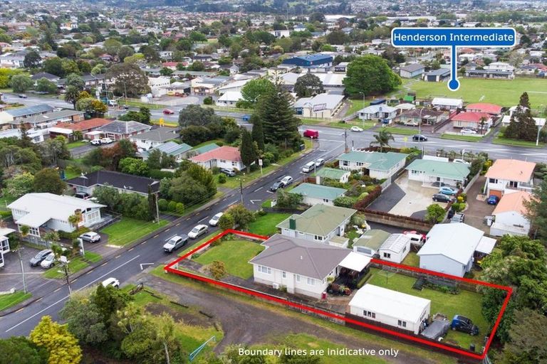 Photo of property in 6 Woodford Avenue, Henderson, Auckland, 0610