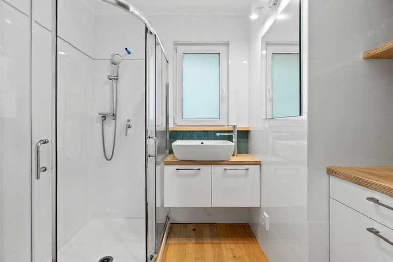 Photo of property in 1/22 Weatherly Road, Torbay, Auckland, 0630