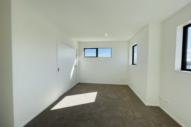 Photo of property in 42b Crestview Rise, Papakura, 2110