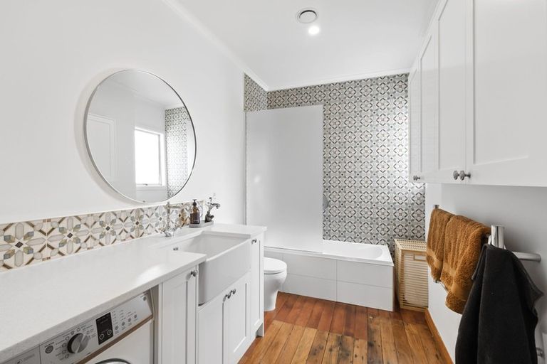 Photo of property in 18 Dorset Avenue, Westown, New Plymouth, 4310