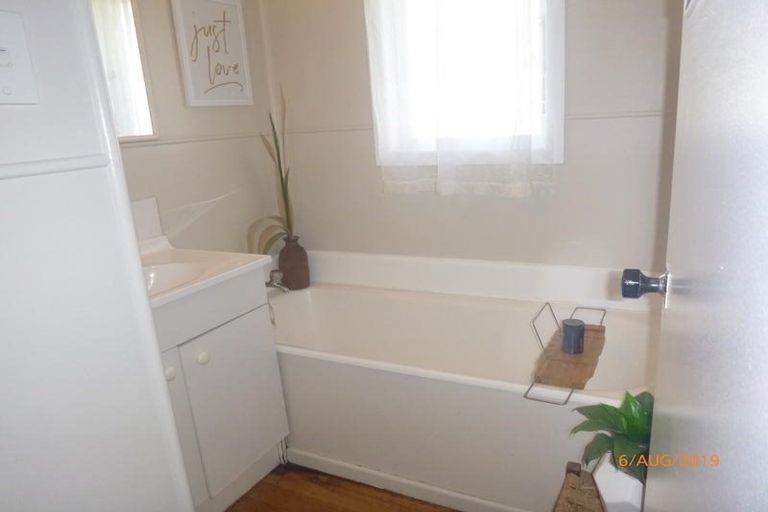 Photo of property in 620a Te Atatu Road, Te Atatu Peninsula, Auckland, 0610