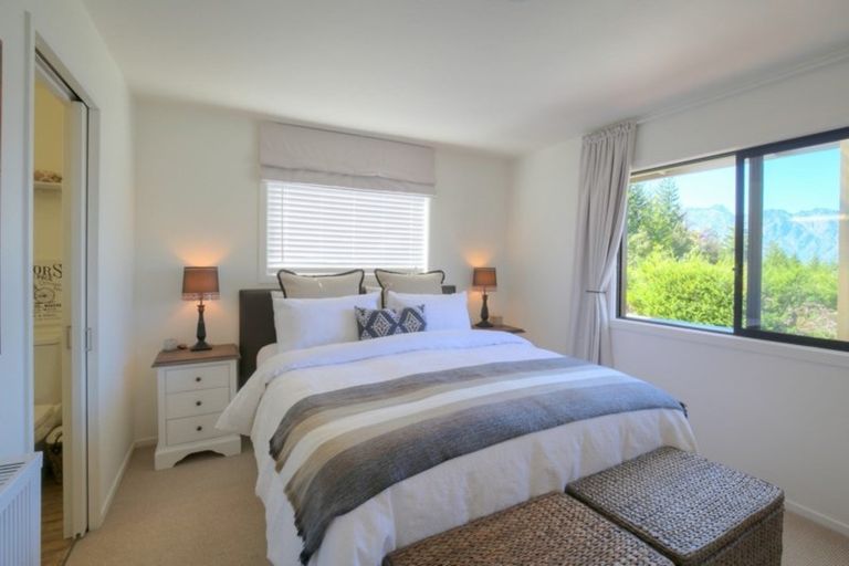 Photo of property in 101b Wynyard Crescent, Fernhill, Queenstown, 9300