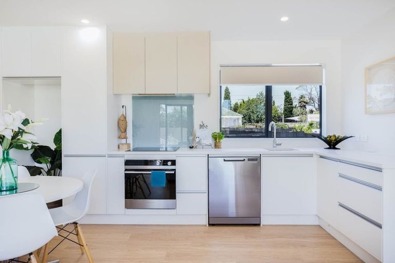 Photo of property in 1/66 Seymour Road, Sunnyvale, Auckland, 0612