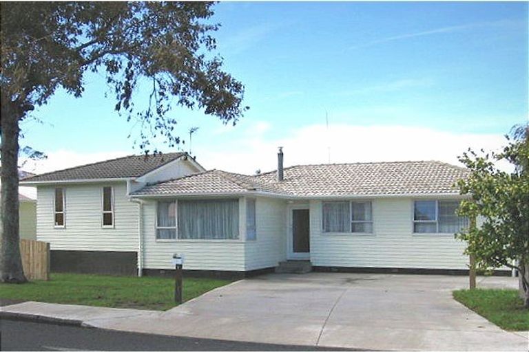 Photo of property in 1 Riverpark Crescent, Henderson, Auckland, 0610