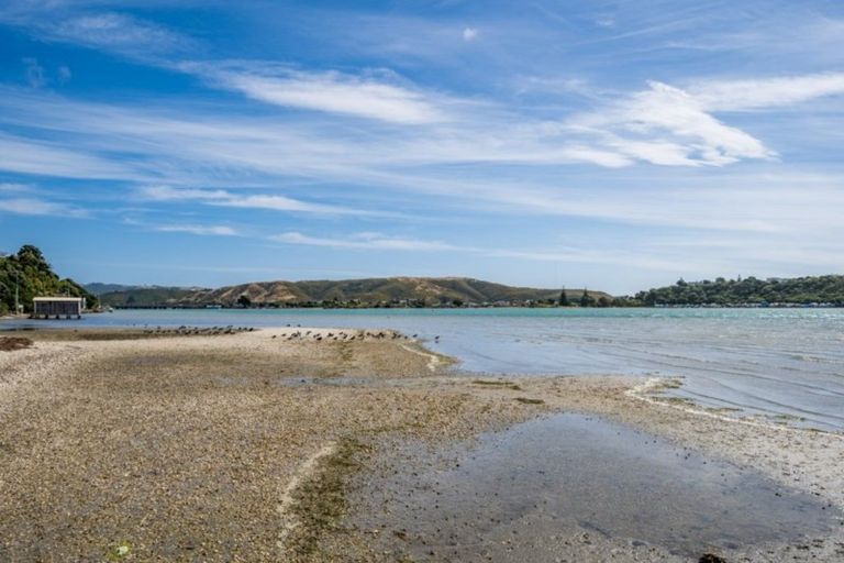 Photo of property in 57-59 Seaview Road, Paremata, Porirua, 5024