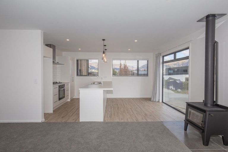 Photo of property in 6 Kapuka Lane, Wanaka, 9305