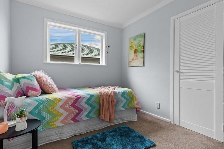 Photo of property in 11 Craigbank Avenue, New Lynn, Auckland, 0600