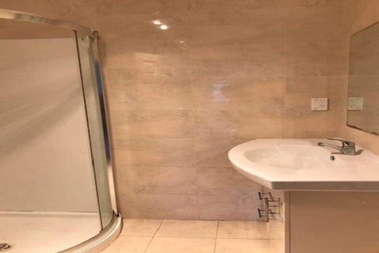 Photo of property in 2/25 Keldale Place, Forrest Hill, Auckland, 0620