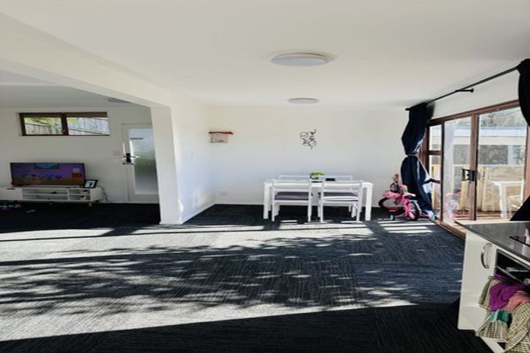 Photo of property in 671 East Coast Road, Browns Bay, Auckland, 0630