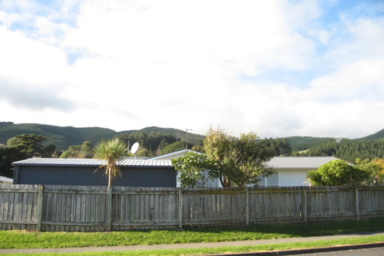 Photo of property in 36 Hookway Grove, Paraparaumu, 5032