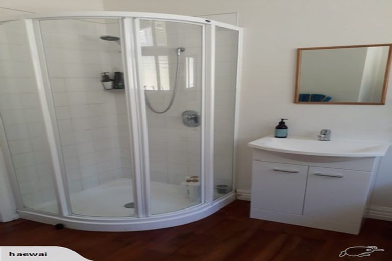 Photo of property in 73 Hungerford Road, Houghton Bay, Wellington, 6023