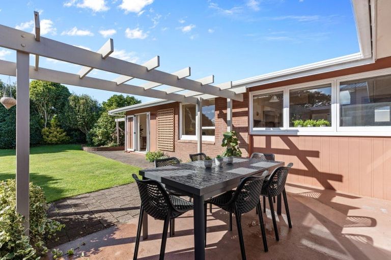 Photo of property in 82 Manu Crescent, Upper Vogeltown, New Plymouth, 4310