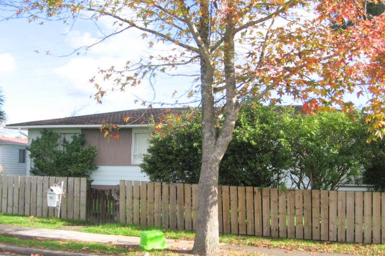 Photo of property in 60 Sikkim Crescent, Clover Park, Auckland, 2019