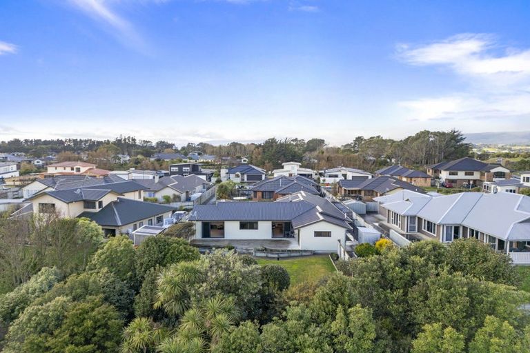 Photo of property in 11 Silkwood Place, Fitzherbert, Palmerston North, 4410