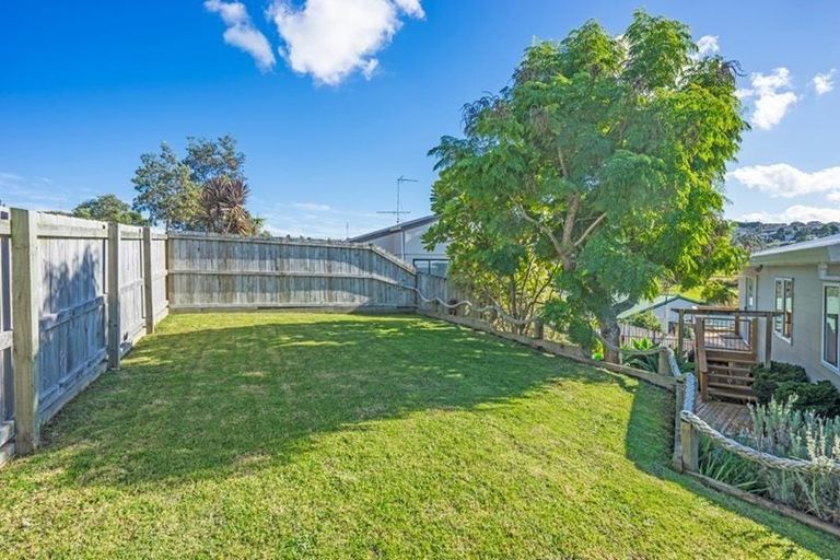 Photo of property in 68 Trias Road, Totara Vale, Auckland, 0629