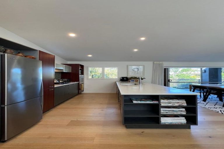 Photo of property in 32f Parr Terrace, Castor Bay, Auckland, 0620