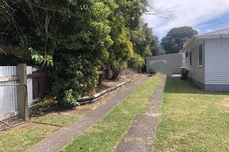 Photo of property in 12 West Street, Eltham, 4322